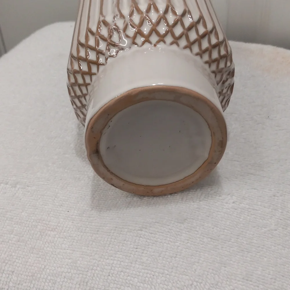 Cream Textured Vase 8
